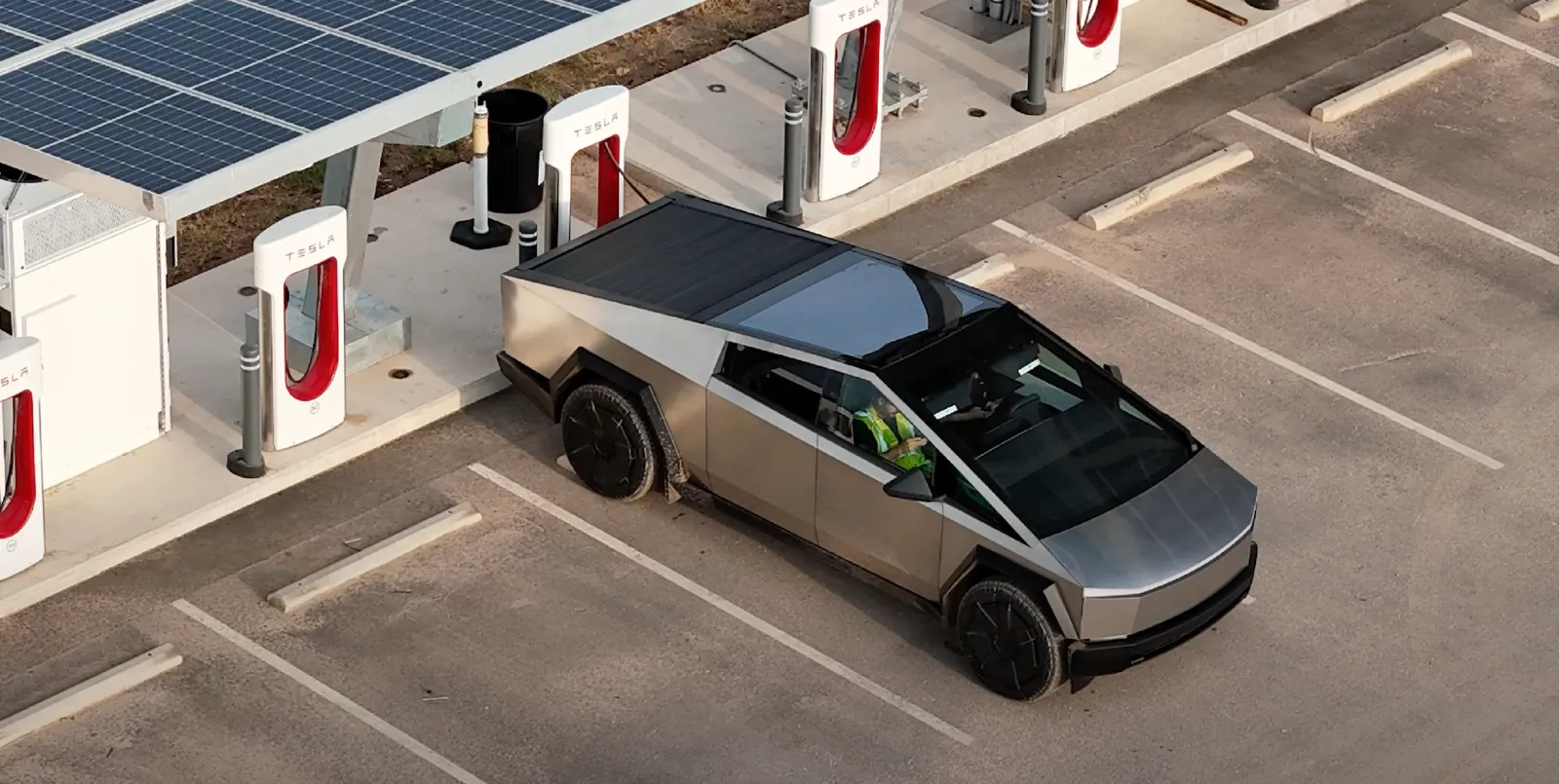 Tesla-Cybertruck-charging